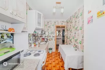3-комнатная квартира, этаж 4 из 6, 58 м²