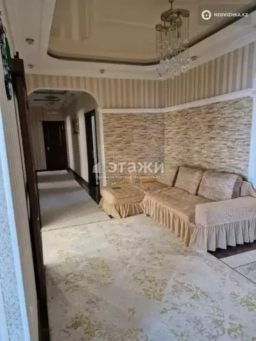 4-комнатная квартира, этаж 3 из 10, 194 м²