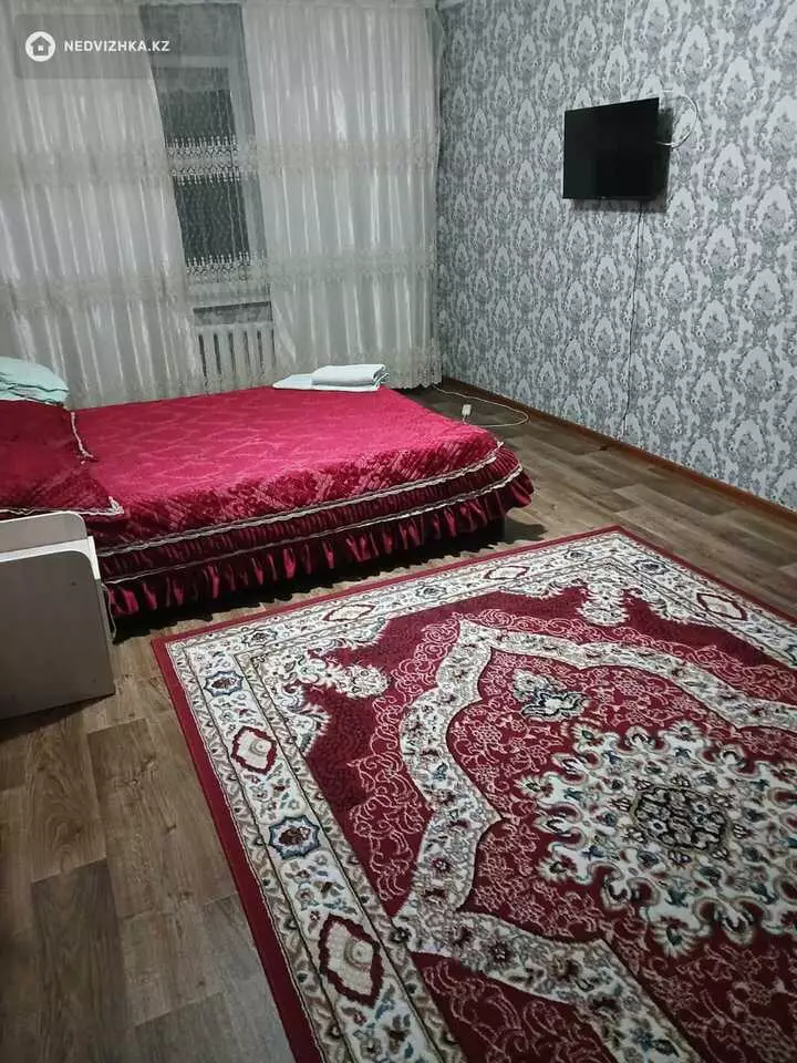 40 м², 1-комнатная квартира, этаж 2 из 5, 40 м², посуточно, изображение - 1