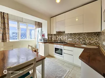 3-комнатная квартира, этаж 4 из 5, 70 м², на длительный срок