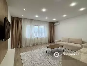 5-комнатная квартира, этаж 5 из 6, 250 м²