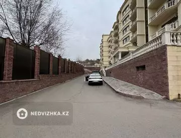 5-комнатная квартира, этаж 5 из 6, 250 м²