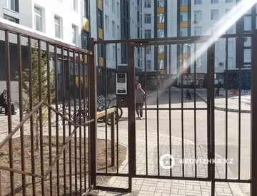 1-комнатная квартира, этаж 2 из 10, 37 м²