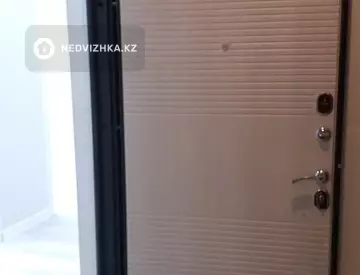 1-комнатная квартира, этаж 2 из 10, 37 м²