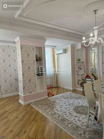 4-комнатная квартира, этаж 9 из 10, 139 м²