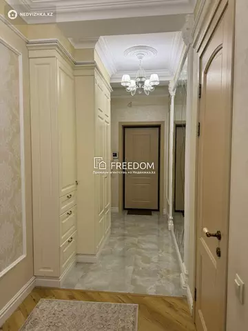 4-комнатная квартира, этаж 9 из 10, 139 м²