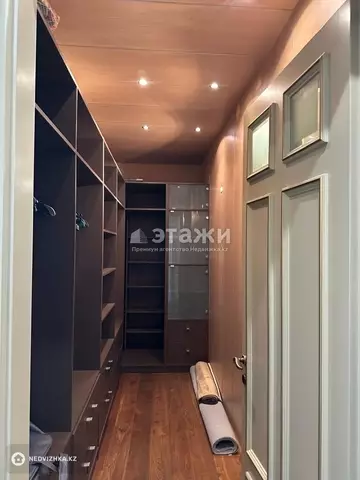 5-комнатная квартира, этаж 9 из 17, 189 м²