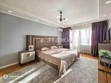 3-комнатная квартира, этаж 9 из 10, 100 м², на длительный срок