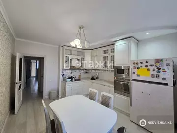 4-комнатная квартира, этаж 6 из 9, 146 м²