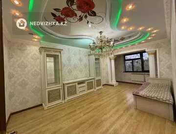4-комнатная квартира, этаж 4 из 5, 80 м², на длительный срок