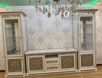 4-комнатная квартира, этаж 4 из 5, 80 м², на длительный срок