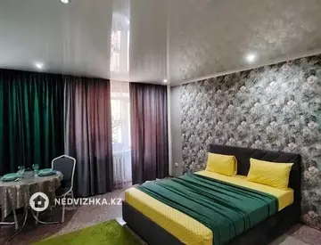 1-комнатная квартира, этаж 4 из 4, 38 м², посуточно