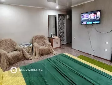 1-комнатная квартира, этаж 4 из 4, 38 м², посуточно