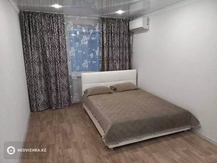 36 м², 1-комнатная квартира, этаж 1 из 9, 36 м², посуточно, изображение - 1