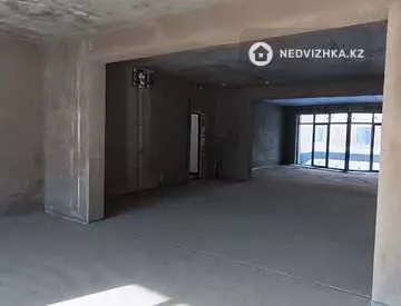 8-комнатная квартира, этаж 1 из 3, 405 м²