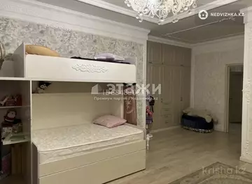 4-комнатная квартира, этаж 1 из 7, 155 м²