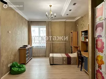 4-комнатная квартира, этаж 3 из 10, 190 м²