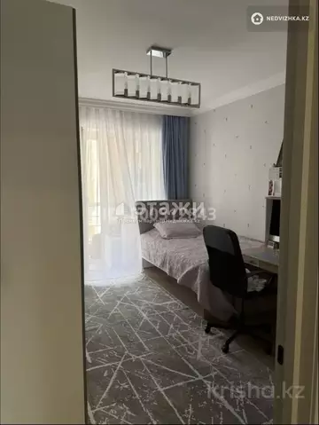 4-комнатная квартира, этаж 4 из 8, 140 м²