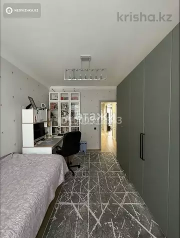4-комнатная квартира, этаж 4 из 8, 140 м²