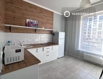 1-комнатная квартира, этаж 3 из 10, 50 м², посуточно
