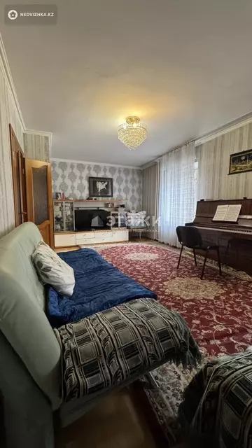 4-комнатная квартира, этаж 3 из 5, 80 м²