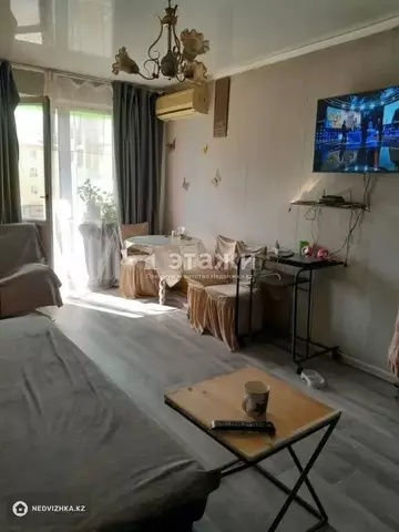 3-комнатная квартира, этаж 4 из 4, 57 м²