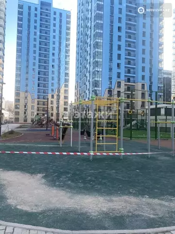 3-комнатная квартира, этаж 1 из 18, 80 м²