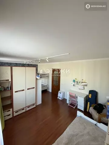 3-комнатная квартира, этаж 9 из 10, 124 м²