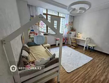 4-комнатная квартира, этаж 8 из 24, 147 м²