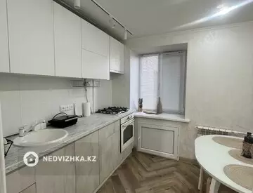 3-комнатная квартира, этаж 3 из 5, 63 м²