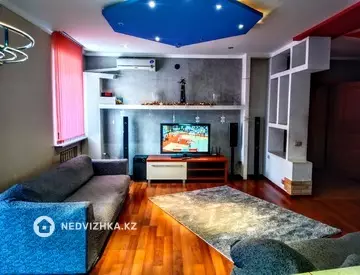 3-комнатная квартира, этаж 4 из 5, 100 м², посуточно