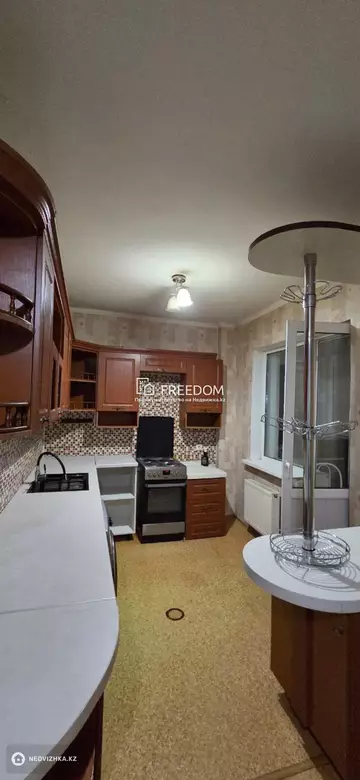 4-комнатная квартира, этаж 2 из 10, 80 м²