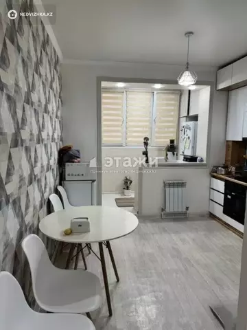 2-комнатная квартира, этаж 3 из 5, 64 м²