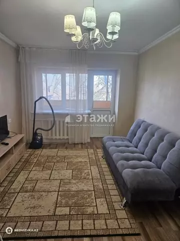 2-комнатная квартира, этаж 3 из 5, 50 м²