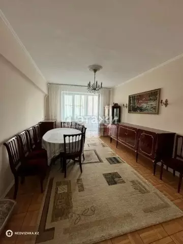 3-комнатная квартира, этаж 4 из 5, 100 м²