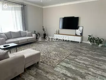 4-комнатная квартира, этаж 9 из 9, 161 м²