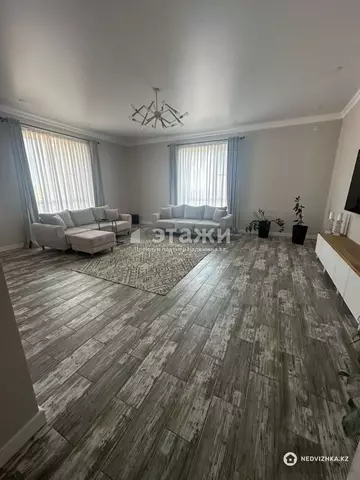 4-комнатная квартира, этаж 9 из 9, 161 м²