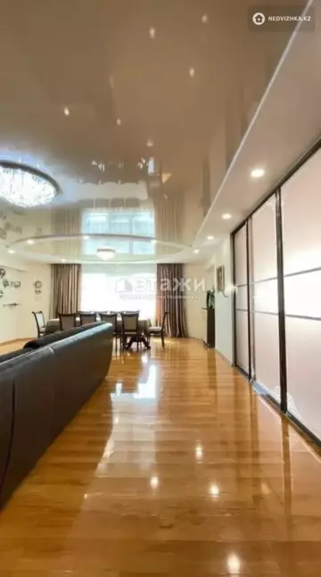 5-комнатная квартира, этаж 5 из 20, 198 м²