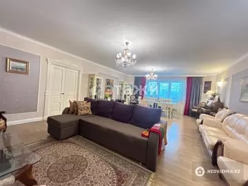 5-комнатная квартира, этаж 11 из 20, 196 м²