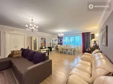 5-комнатная квартира, этаж 11 из 20, 196 м²