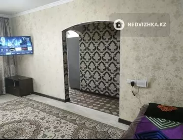2-комнатная квартира, этаж 2 из 3, 40 м², посуточно