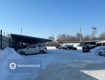 Здание, 3 этажа, 949 м²