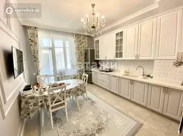 4-комнатная квартира, этаж 8 из 17, 135 м²