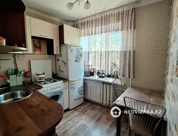 3-комнатная квартира, этаж 4 из 4, 42 м²