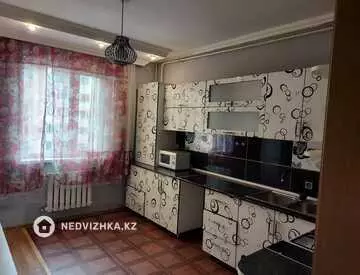2-комнатная квартира, этаж 3 из 5, 82 м²