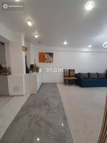 68 м², 2-комнатная квартира, этаж 3 из 12, 68 м², изображение - 1