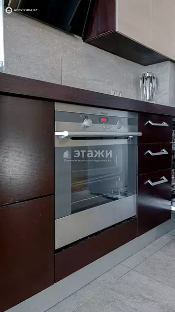 3-комнатная квартира, этаж 8 из 17, 128 м², на длительный срок