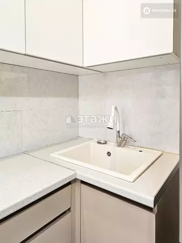 2-комнатная квартира, этаж 8 из 9, 62 м², на длительный срок