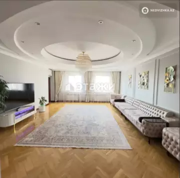 4-комнатная квартира, этаж 9 из 10, 185 м²