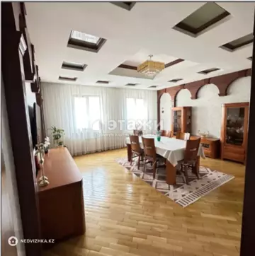 4-комнатная квартира, этаж 9 из 10, 185 м²
